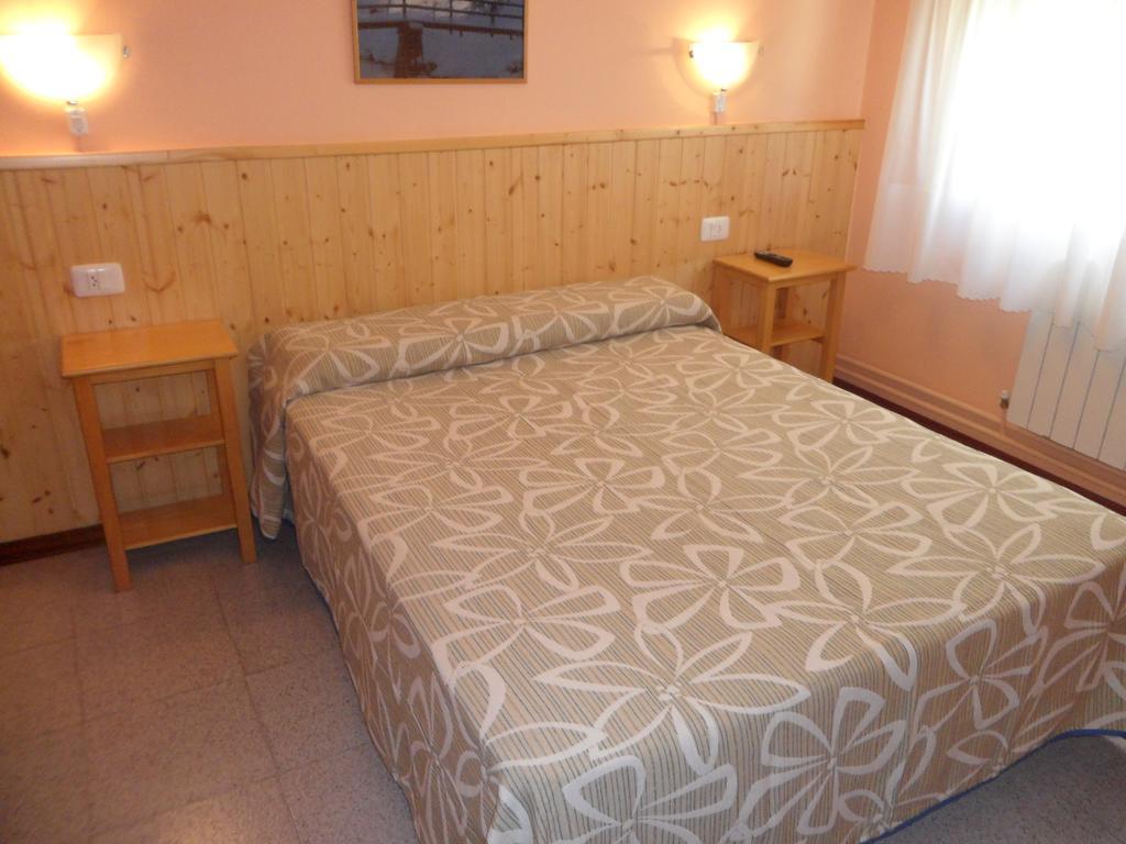 尼格兰 Hostal Alce酒店 外观 照片